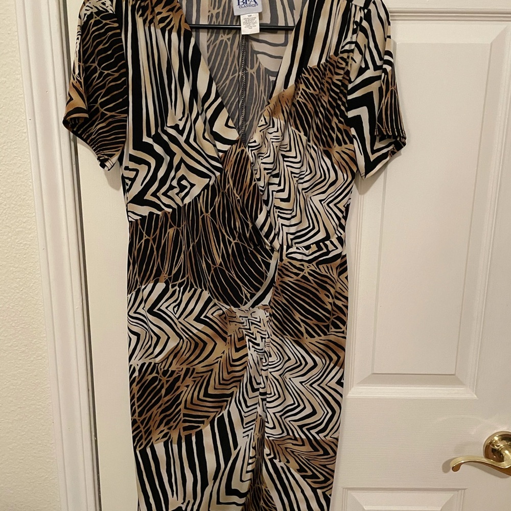 v neck dress with secured cross wrap design.